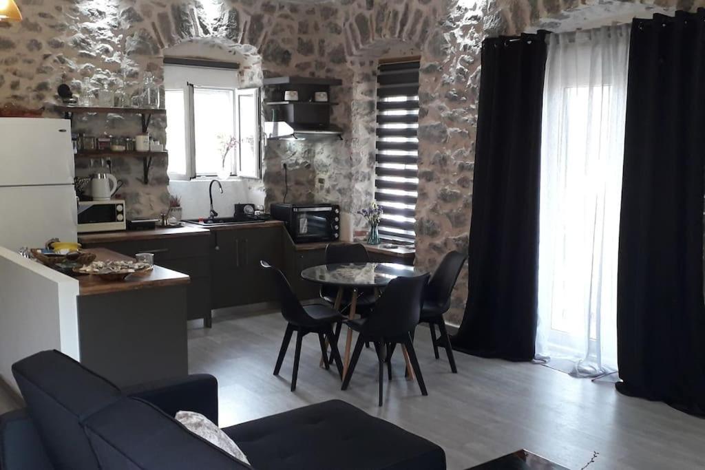 °STONE HOUSE 1909 PILI EVIA PILI (Greece) - from £ 111 | HOTELMIX